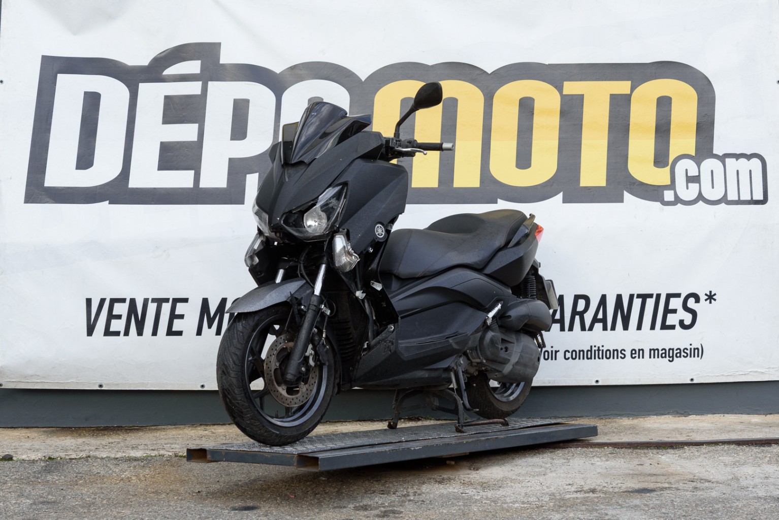 moto accidentée YAMAHA XMAX 125