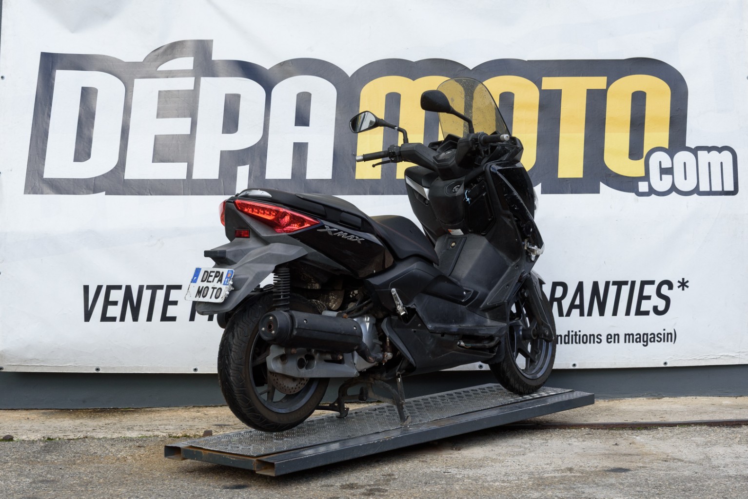 moto accidentée YAMAHA XMAX 125