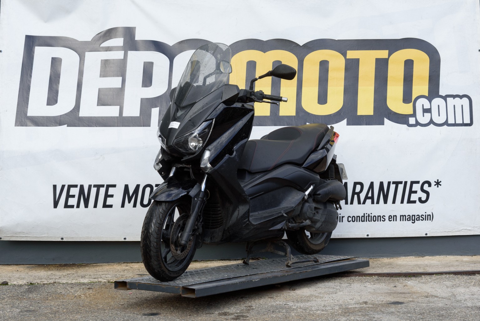moto accidentée YAMAHA XMAX 125