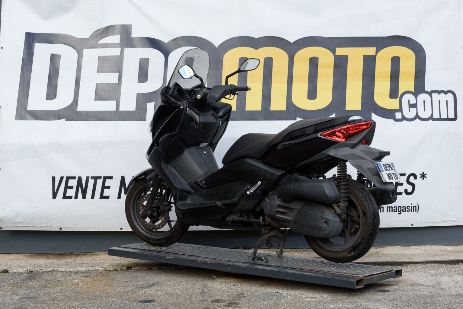 moto accidentée YAMAHA XMAX 125