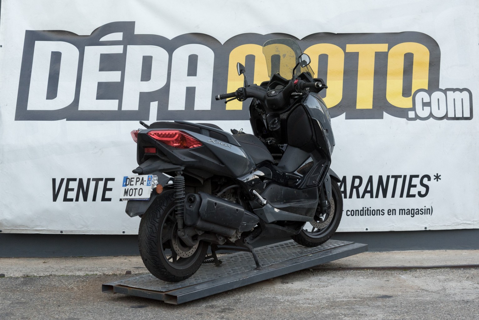 moto accidentée YAMAHA XMAX 300