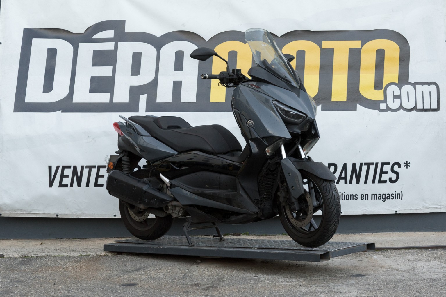 moto accidentée YAMAHA  XMAX 300