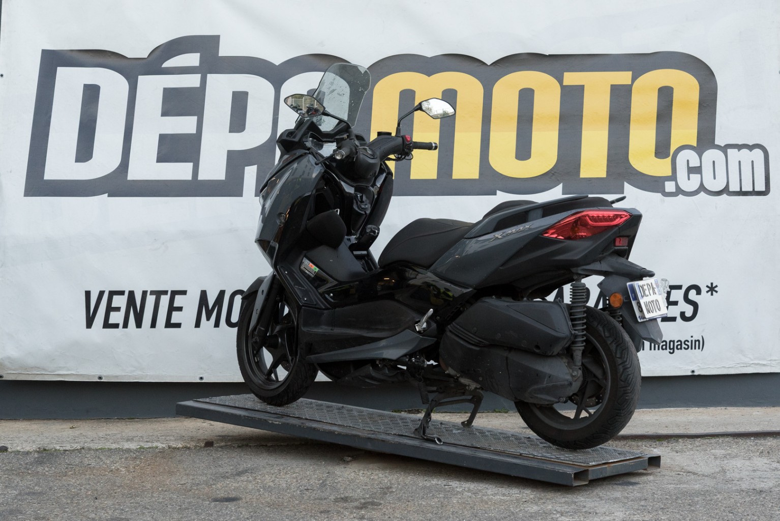 moto accidentée YAMAHA XMAX 300