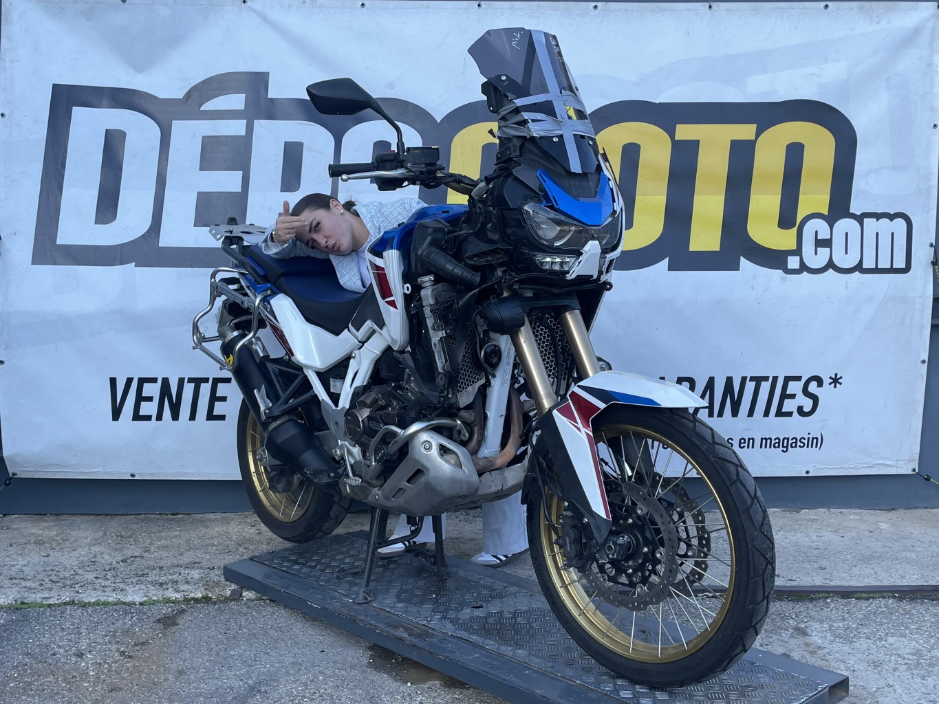 moto accidentée HONDA CRF 1100