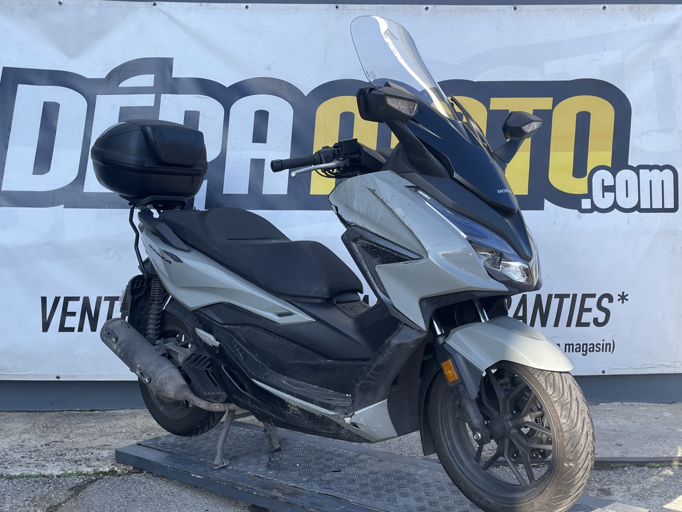 moto accidentée HONDA  FORZA 125