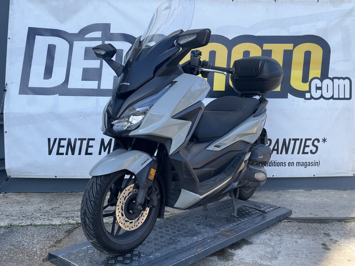 moto accidentée HONDA FORZA 125