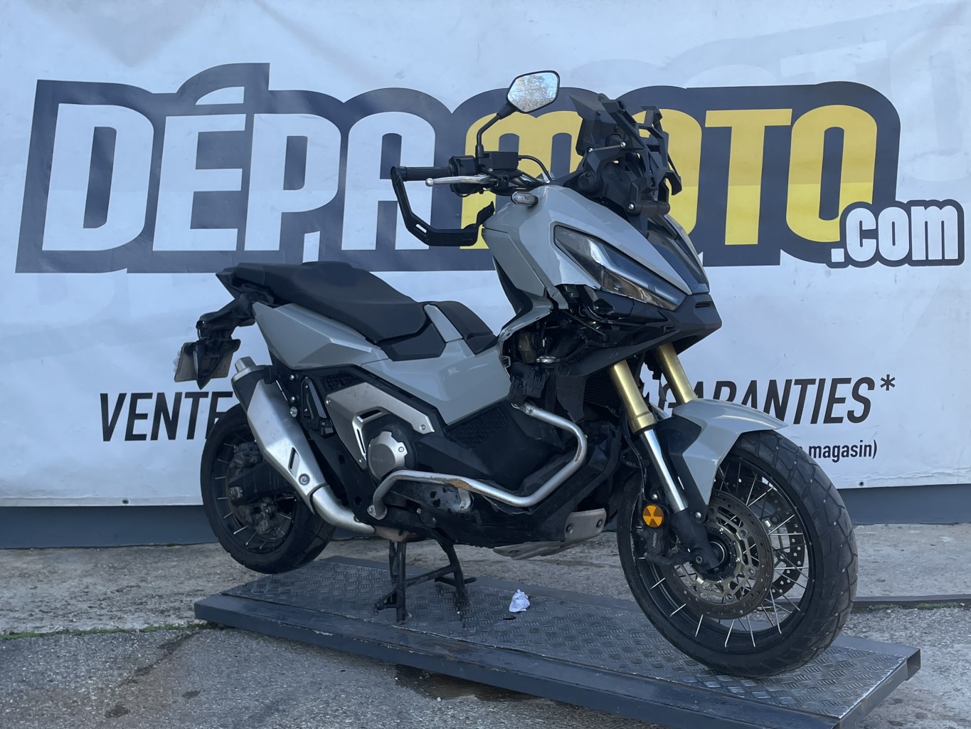 moto accidentée HONDA  XADV 750
