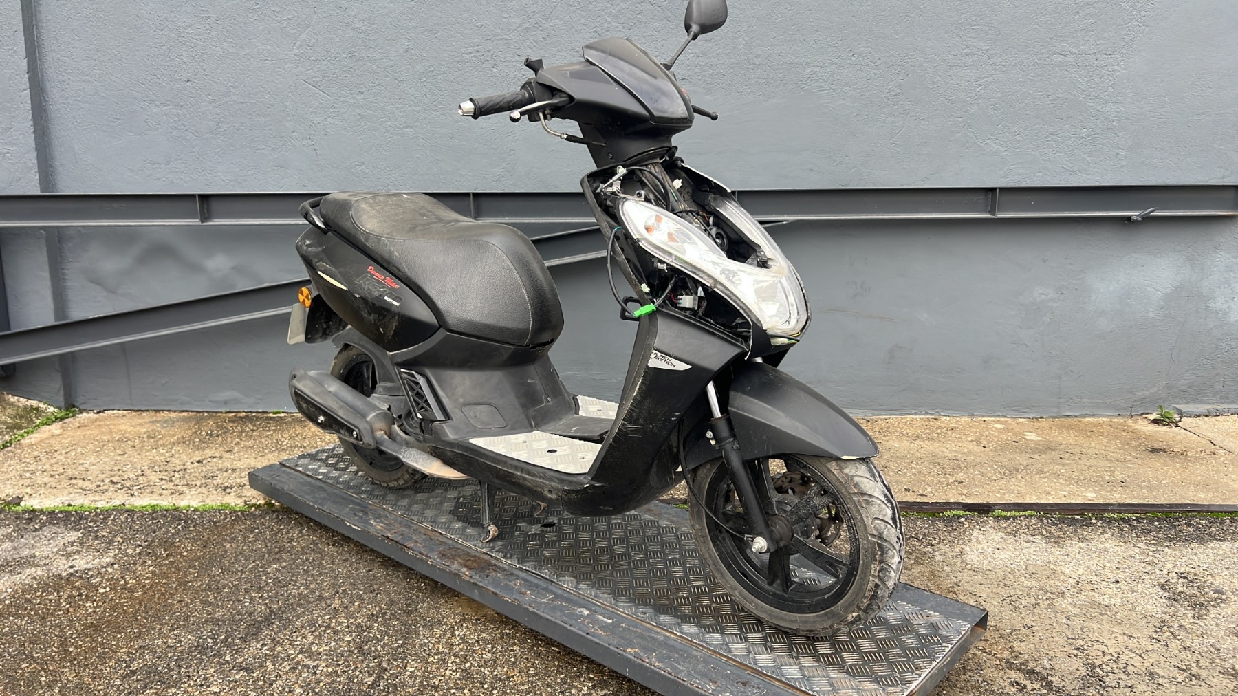 moto accidentée PEUGEOT KISBEE