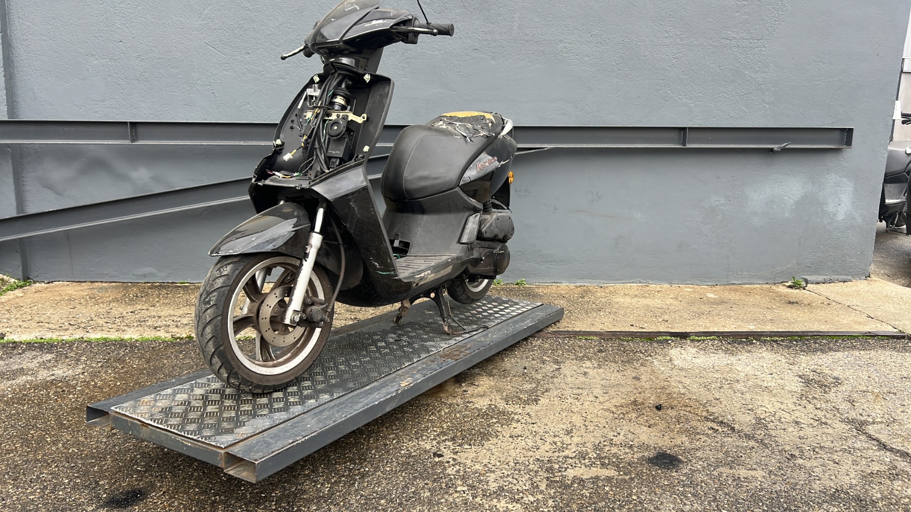 moto accidentée PEUGEOT  KISBEE