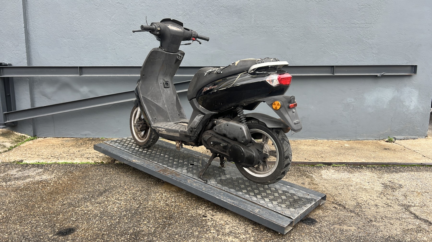 moto accidentée PEUGEOT KISBEE