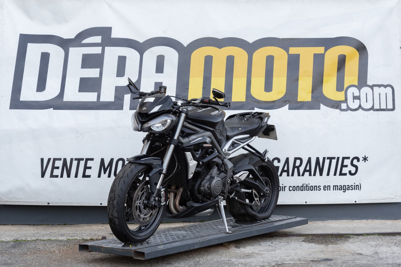 moto accidentée TRIUMPH STREET TRIPLE RS