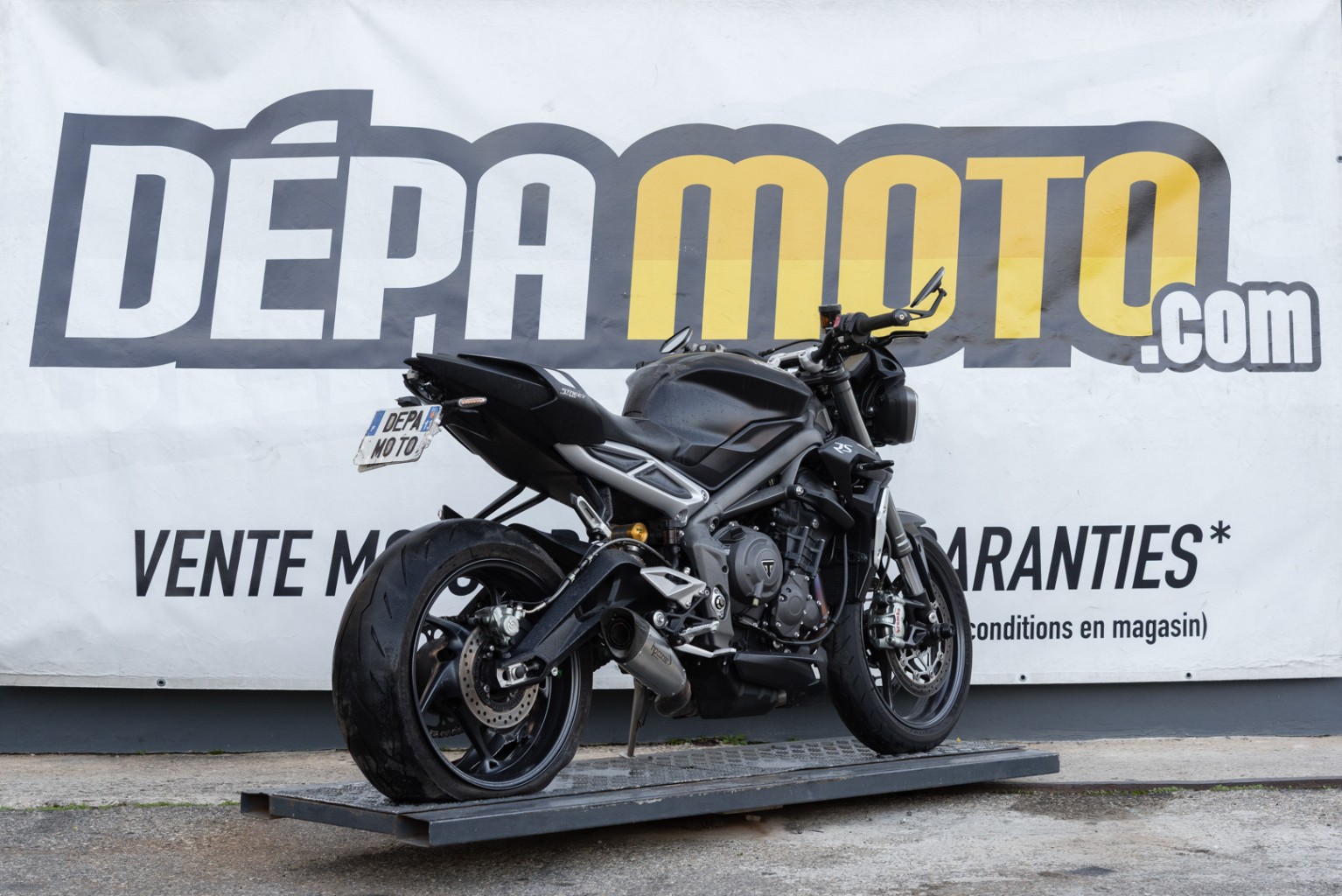 moto accidentée TRIUMPH STREET TRIPLE RS