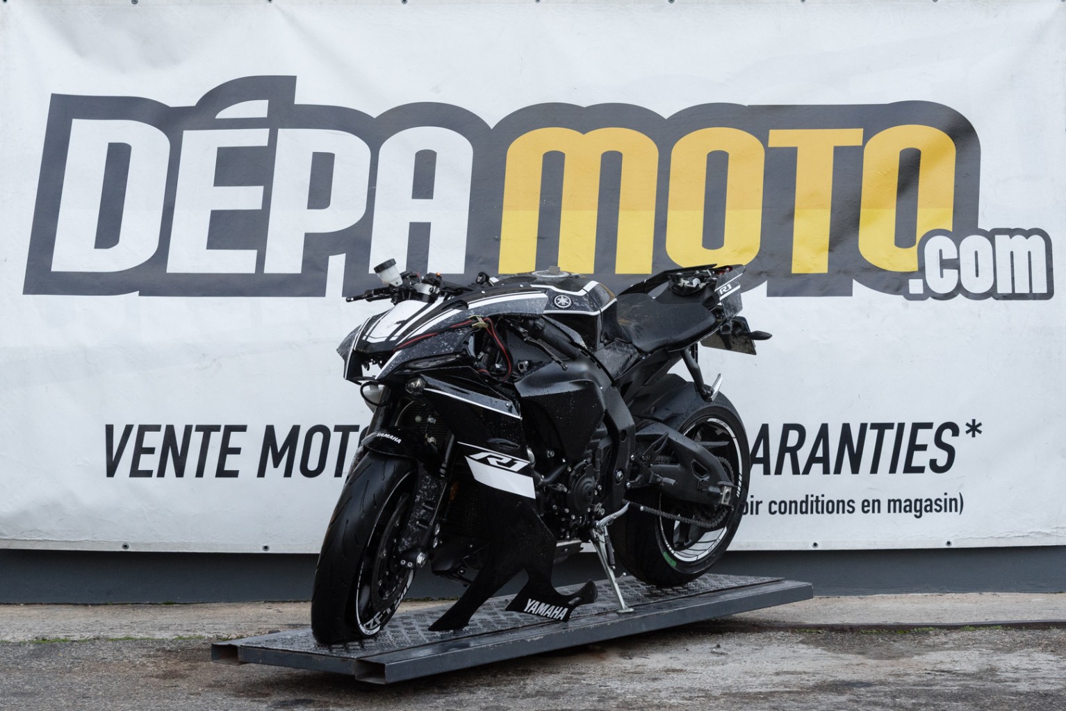 moto accidentée YAMAHA YZF R1