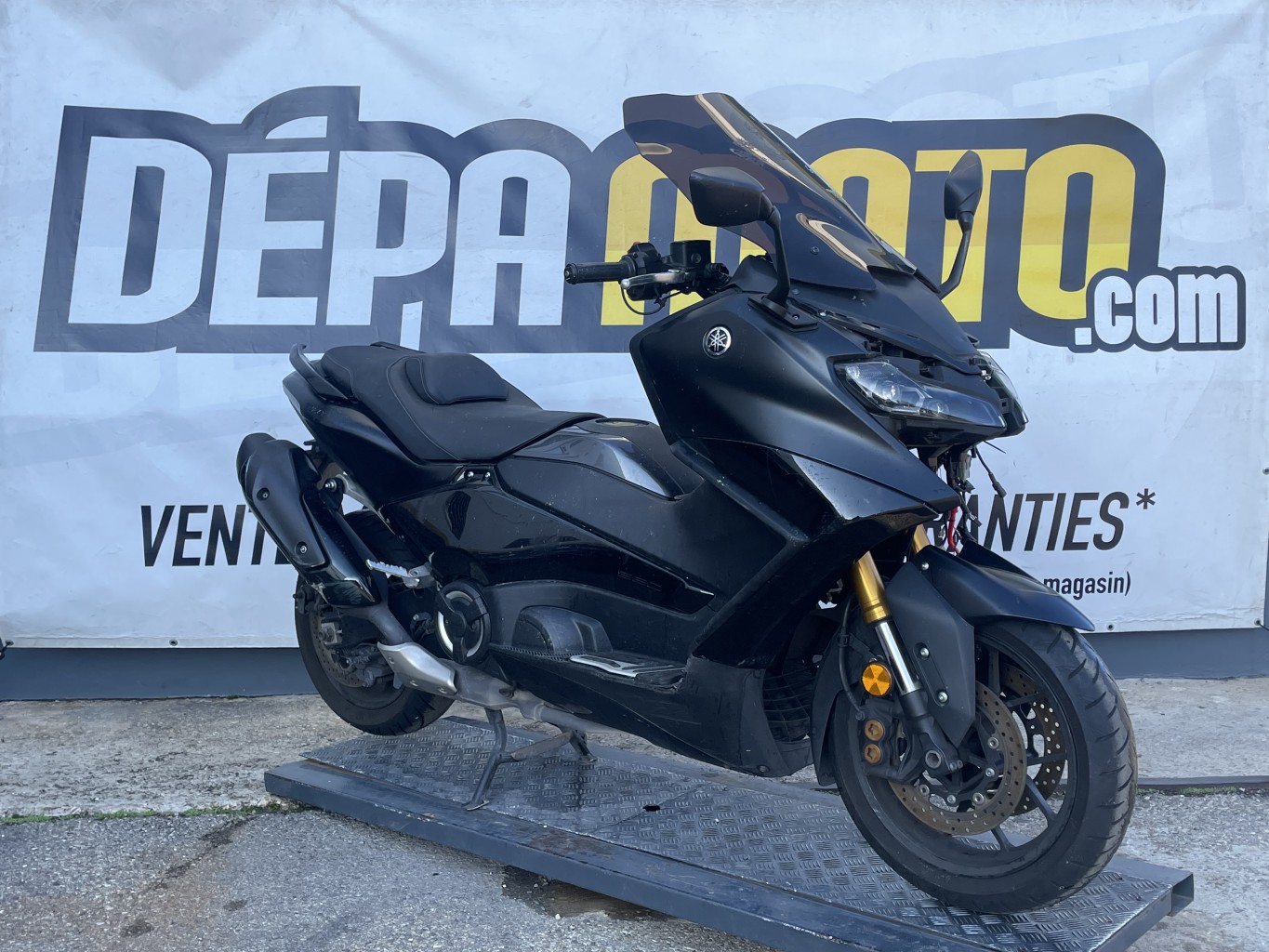 moto accidentée YAMAHA  TMAX 560