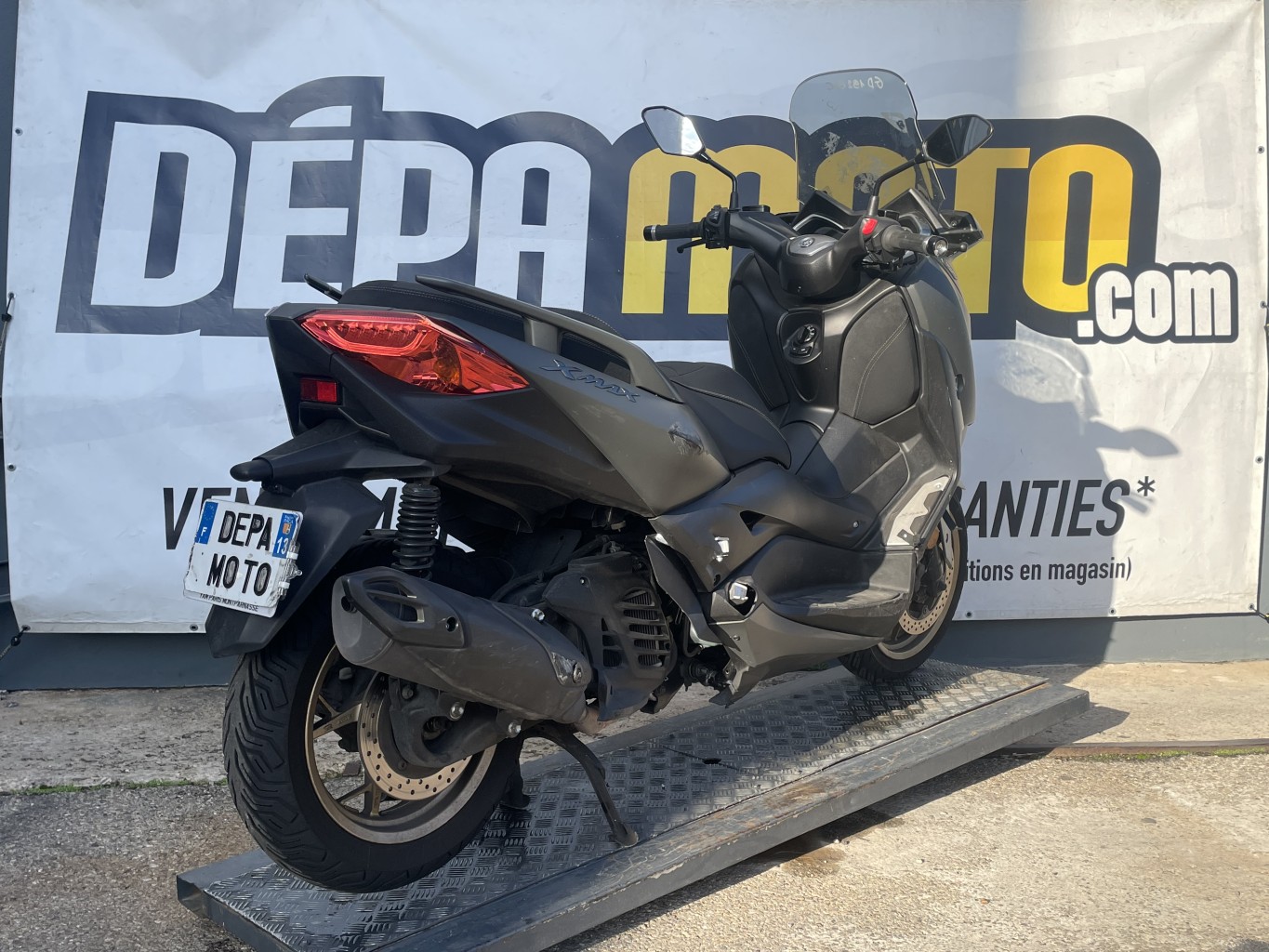 moto accidentée YAMAHA XMAX 125 TECH MAX