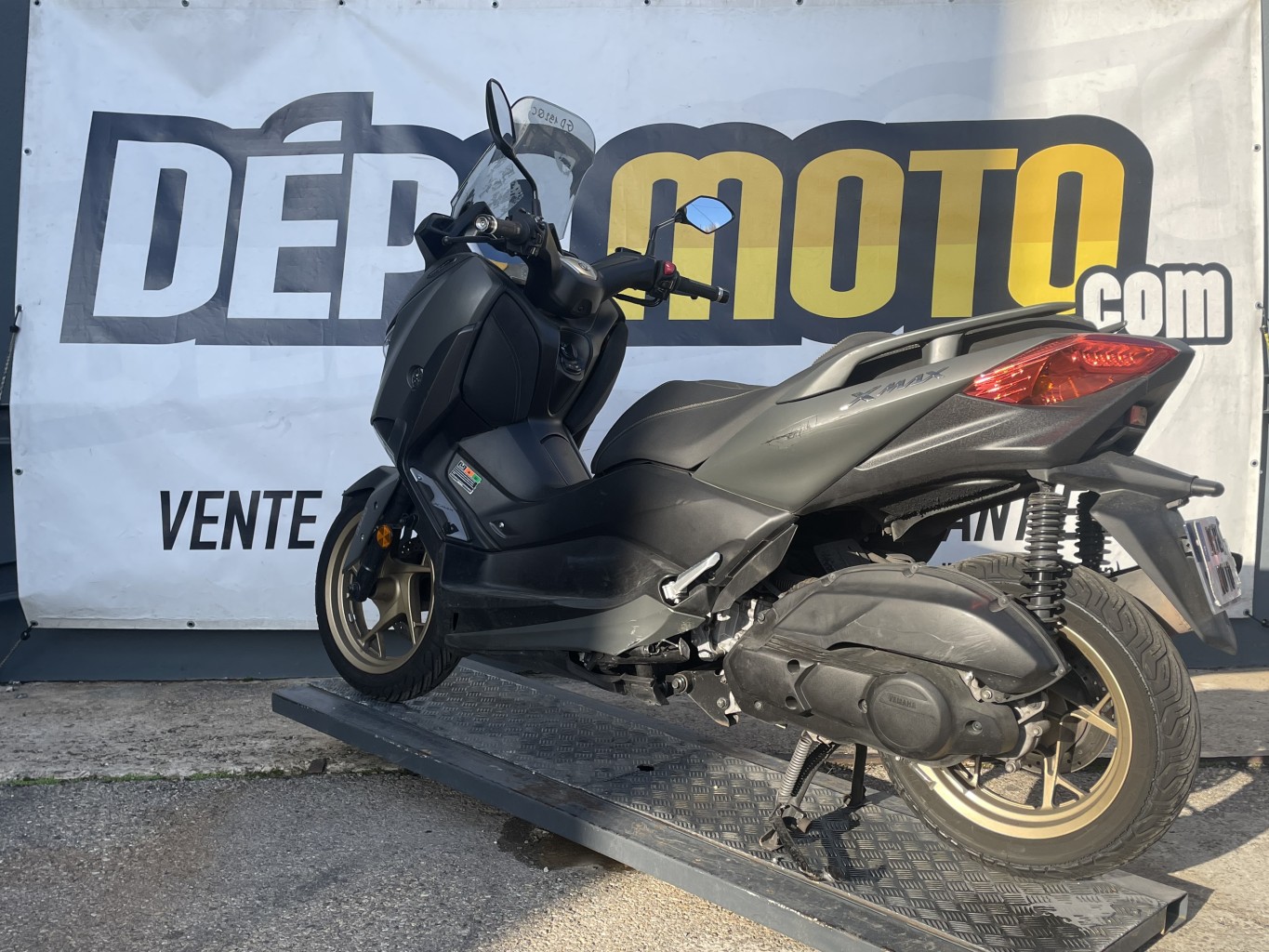 moto accidentée YAMAHA XMAX 125 TECH MAX