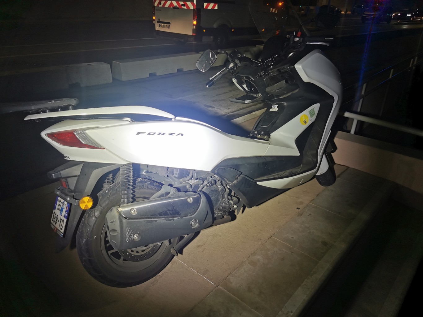 moto accidentée HONDA FORZA 300