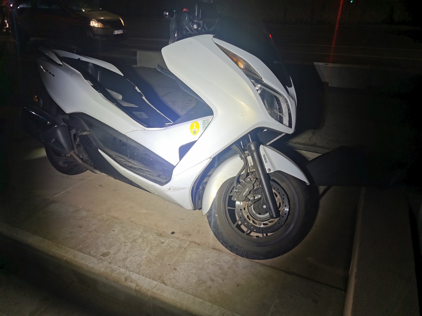 moto accidentée HONDA FORZA 300