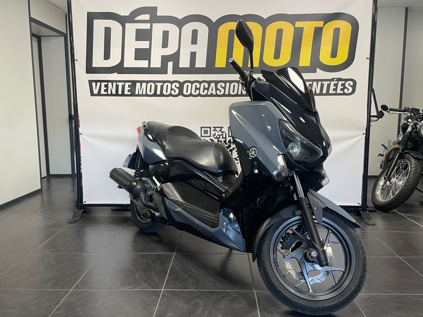 moto accidentée YAMAHA XMAX 125