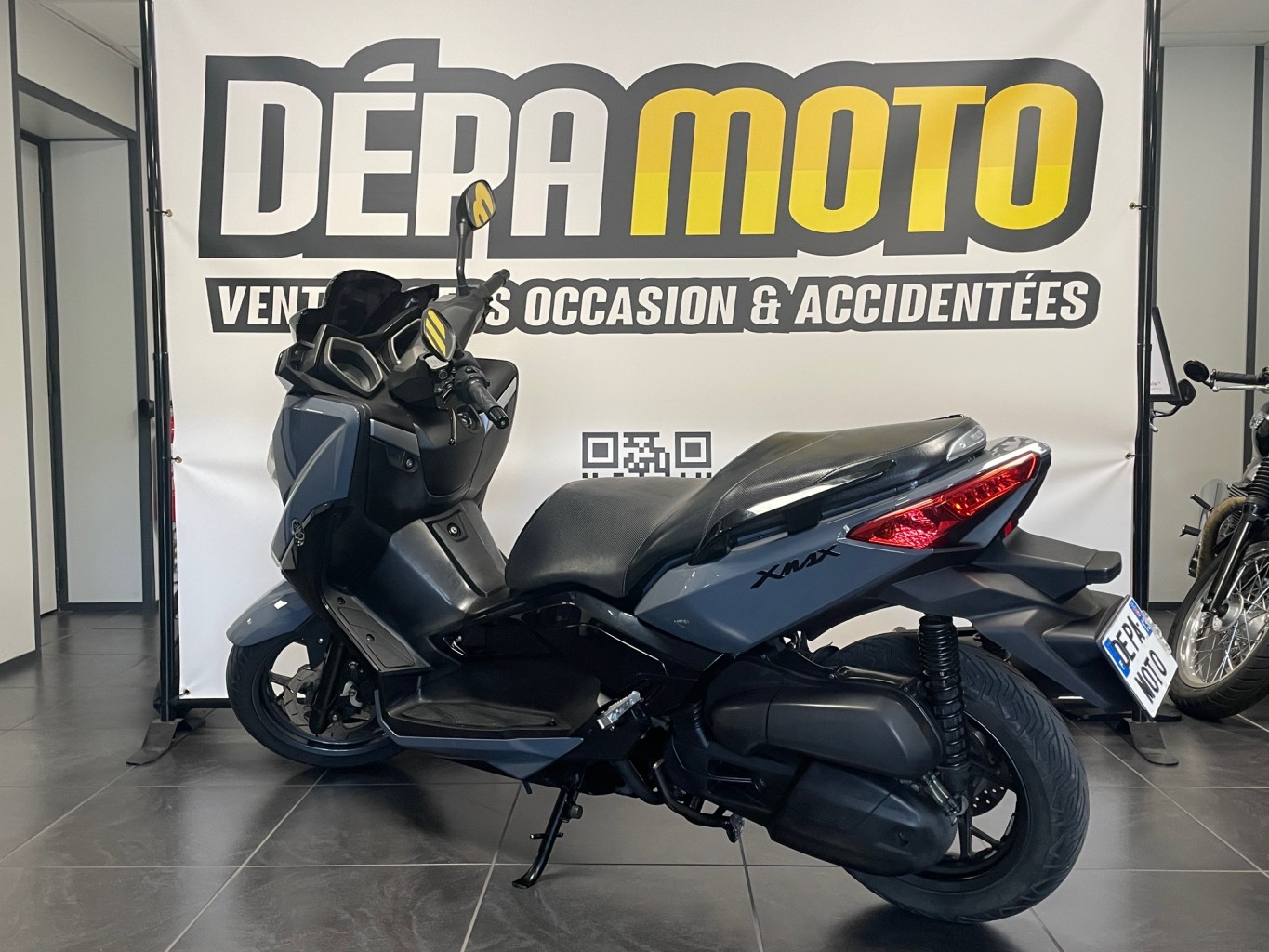 moto accidentée YAMAHA XMAX 125