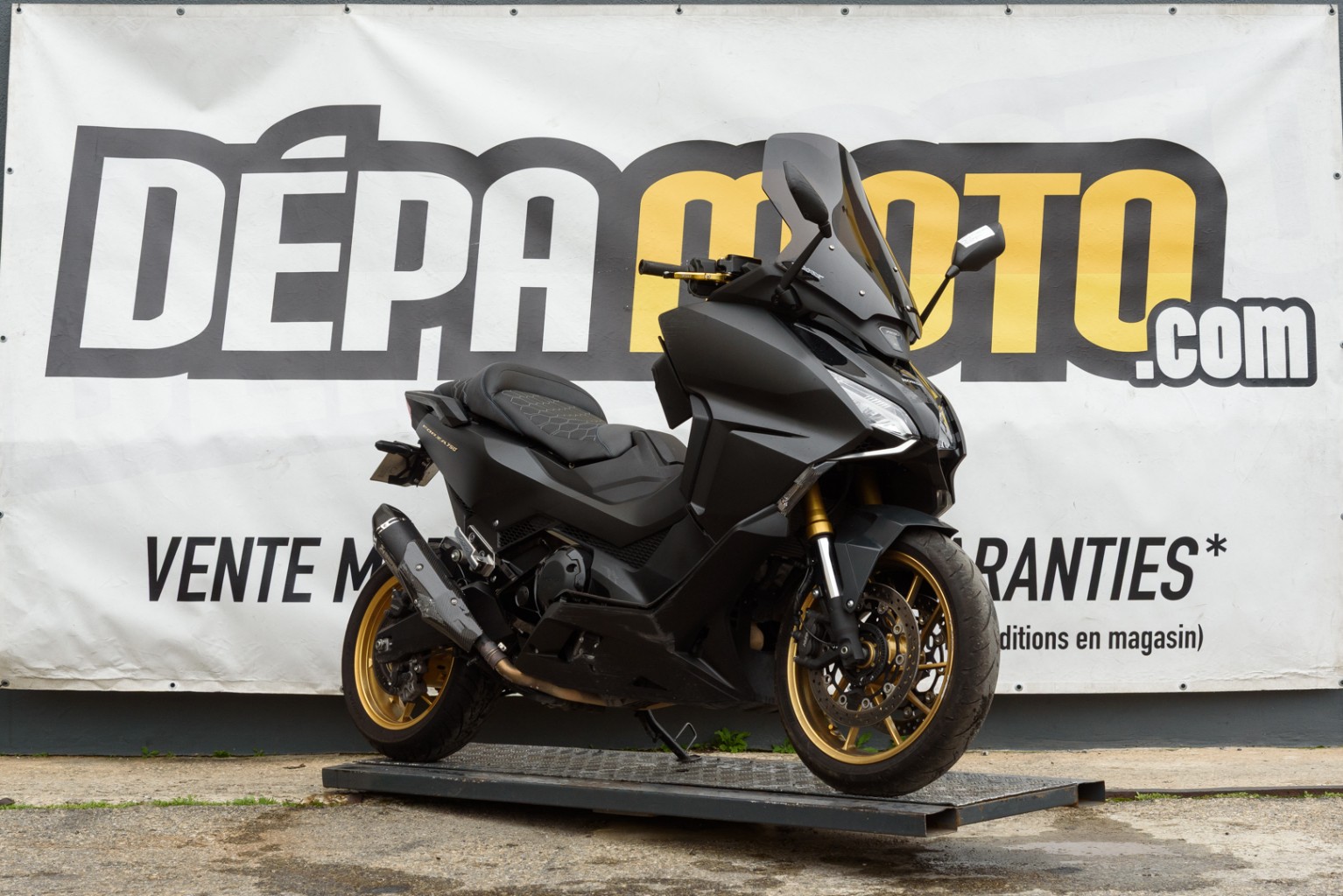 moto accidentée HONDA FORZA 750