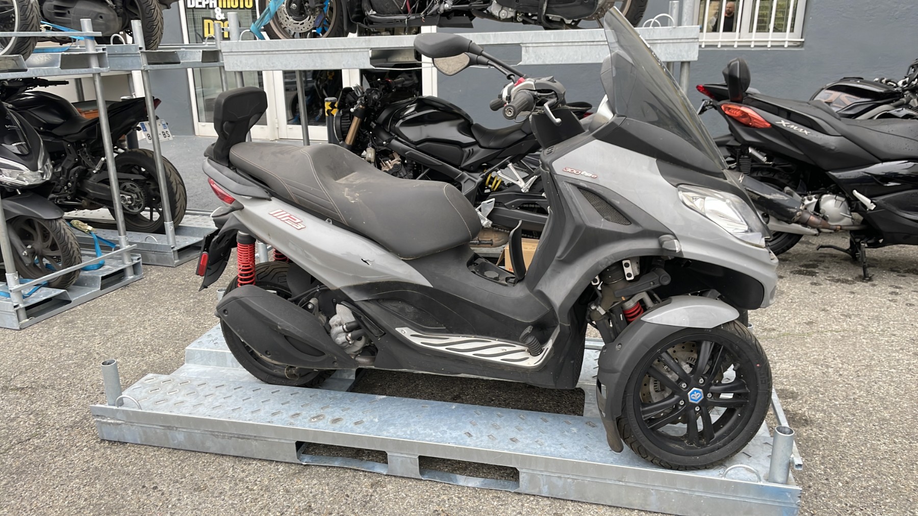 moto accidentée PIAGGIO  MP3 300 HP