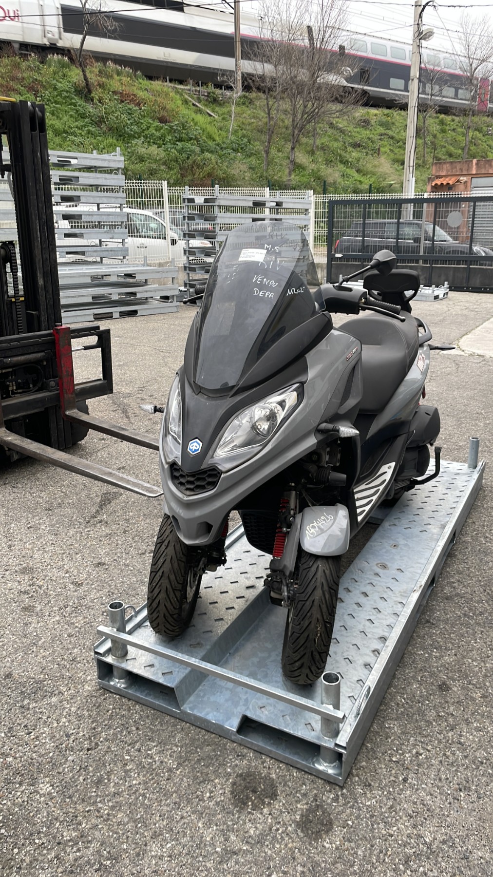 moto accidentée PIAGGIO MP3 300 HP