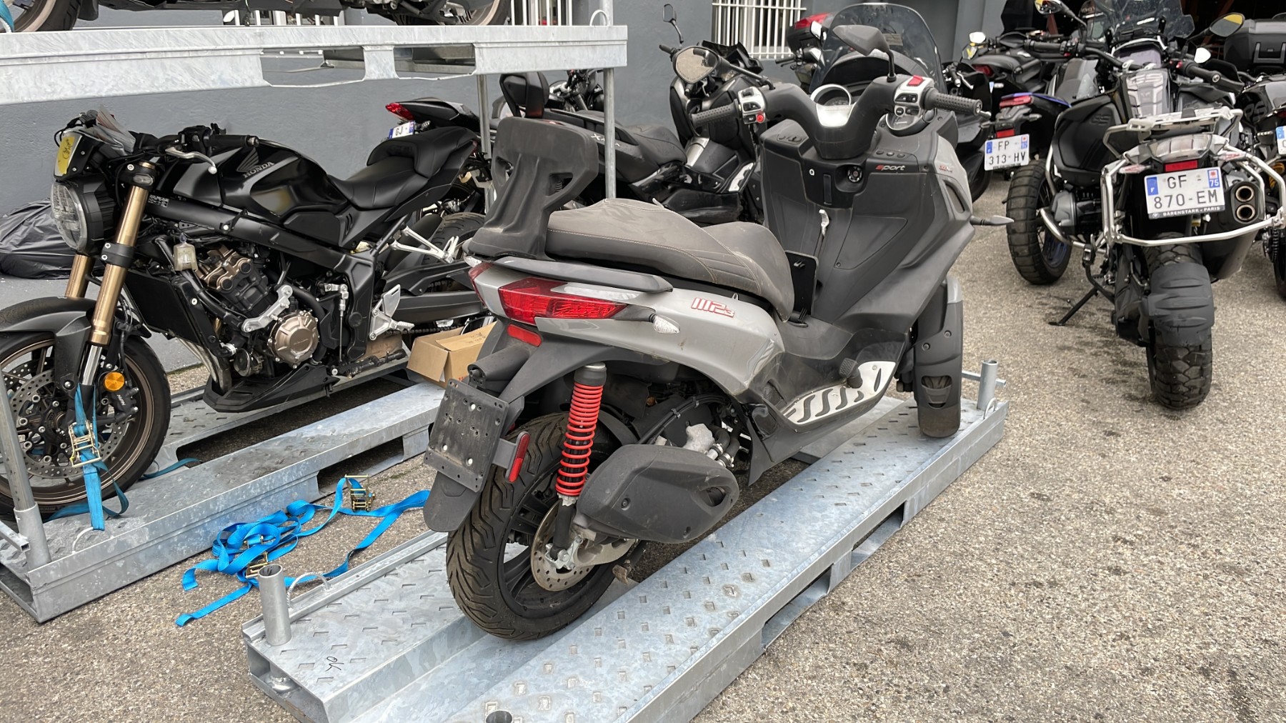 moto accidentée PIAGGIO MP3 300 HP