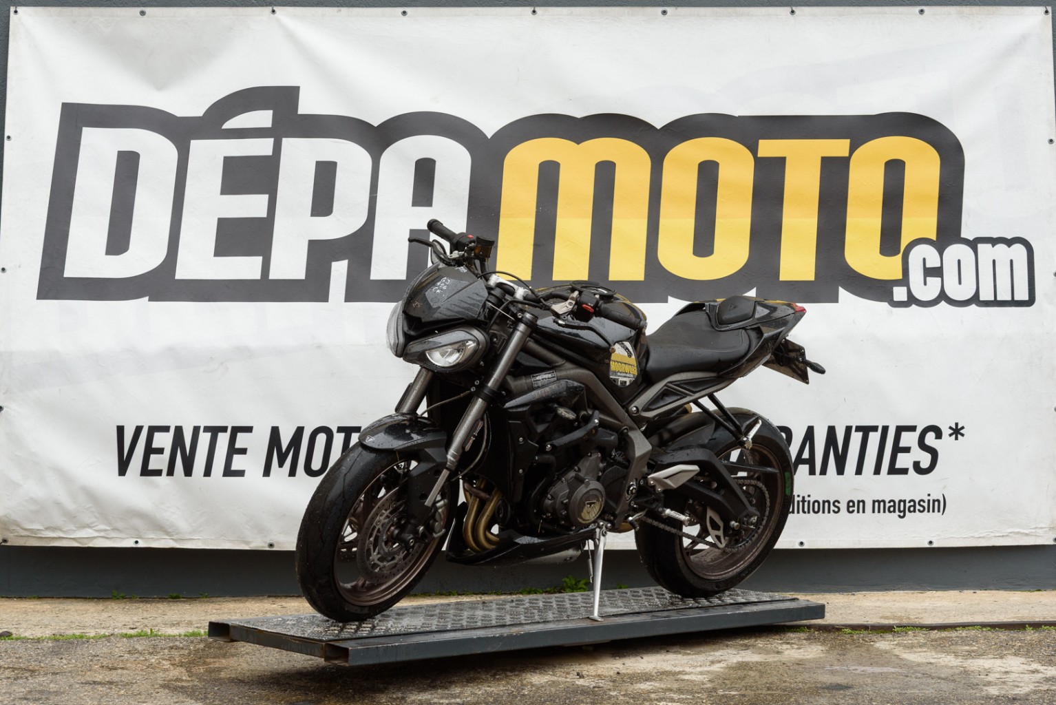 moto accidentée TRIUMPH STREET TRIPLE 765 RS