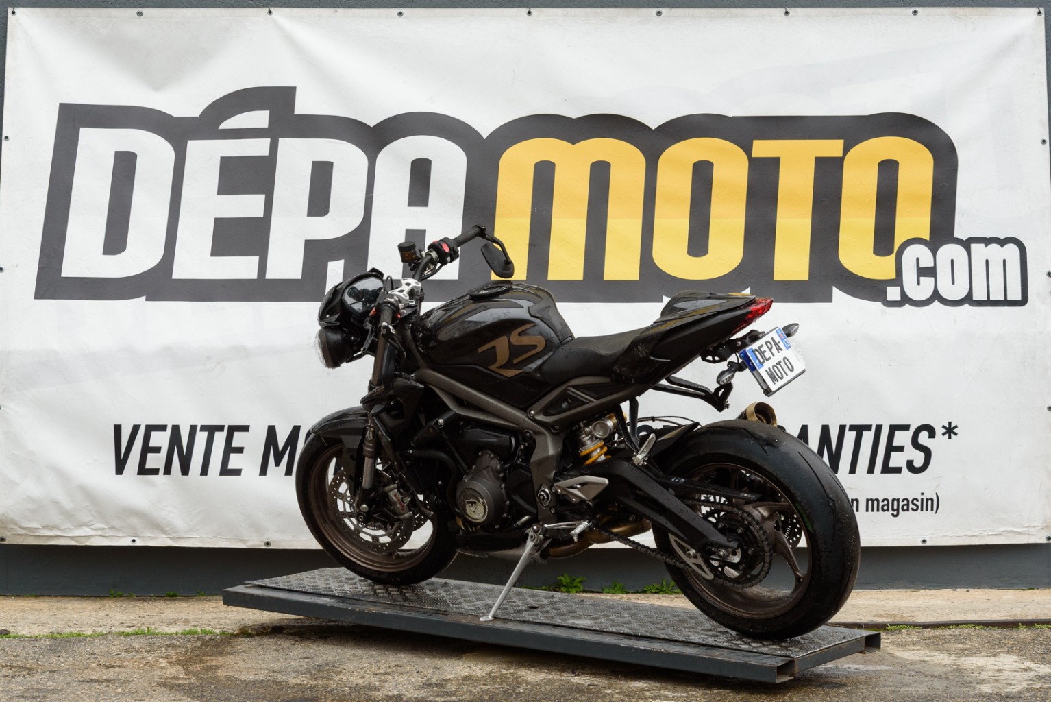 moto accidentée TRIUMPH STREET TRIPLE 765 RS