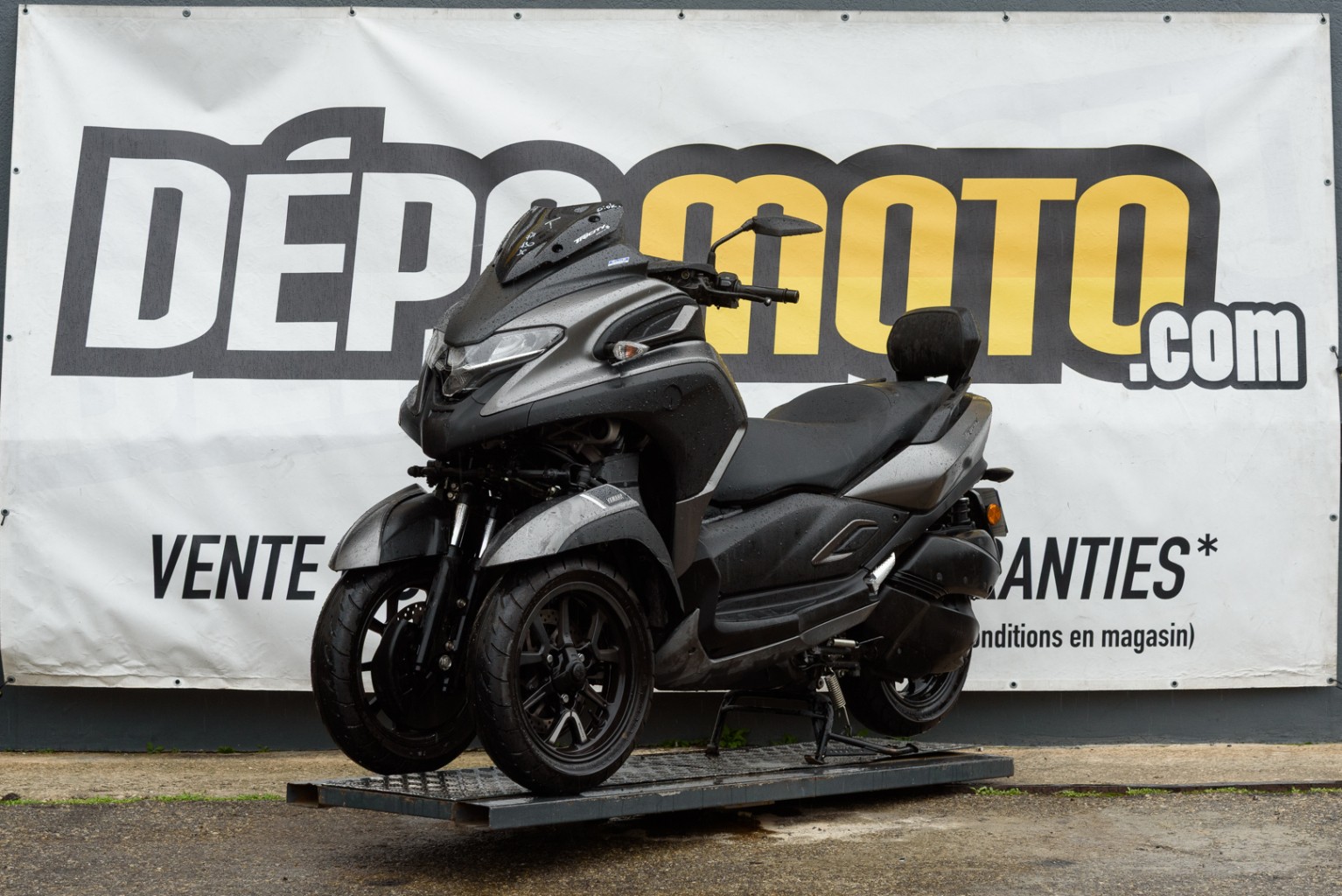 moto accidentée YAMAHA TRICITY 300