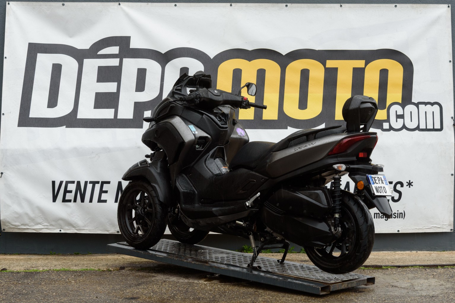 moto accidentée YAMAHA TRICITY 300