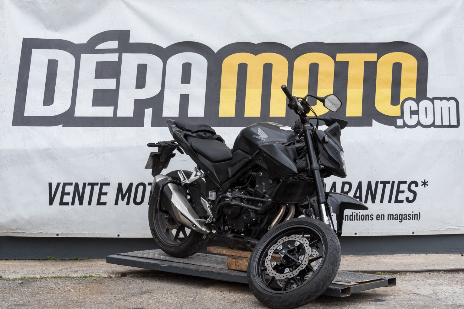 moto accidentée HONDA HORNET