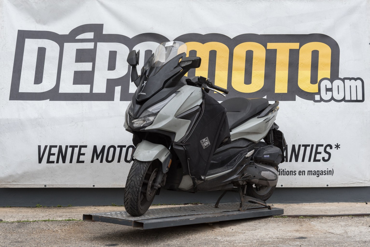 moto accidentée HONDA FORZA 125