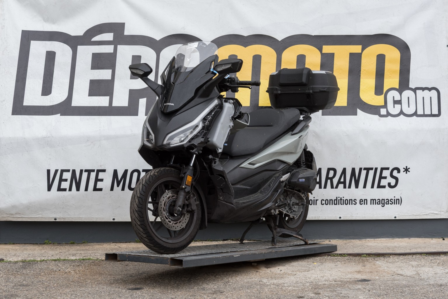 moto accidentée HONDA FORZA 125