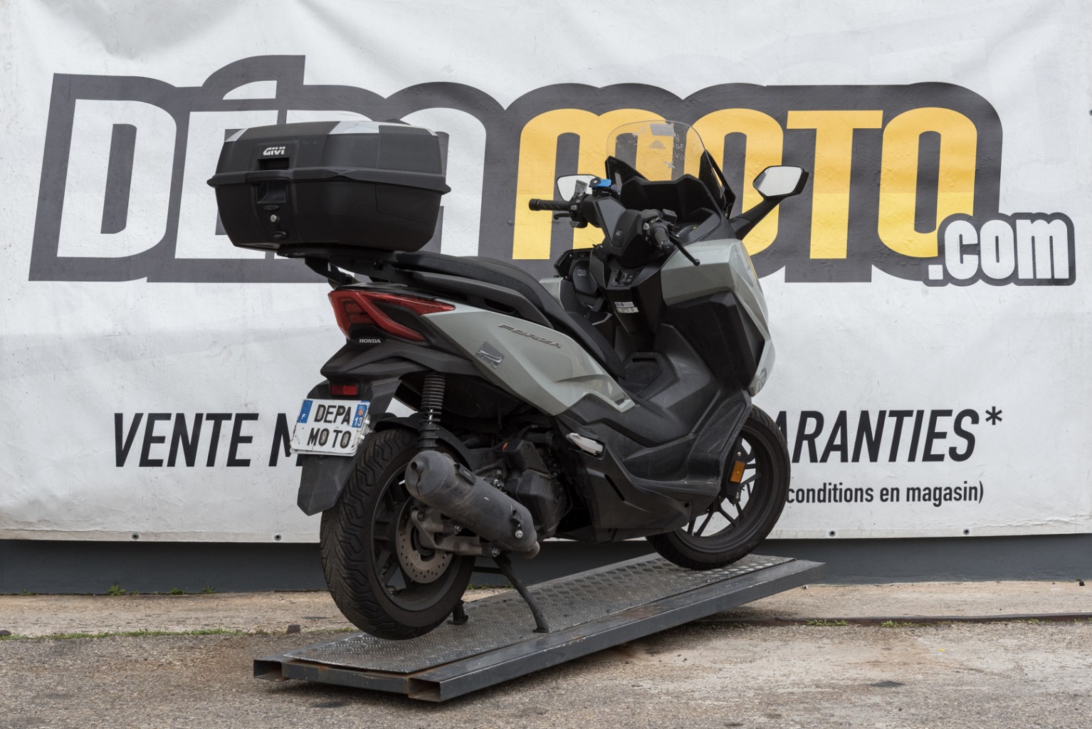 moto accidentée HONDA FORZA 125