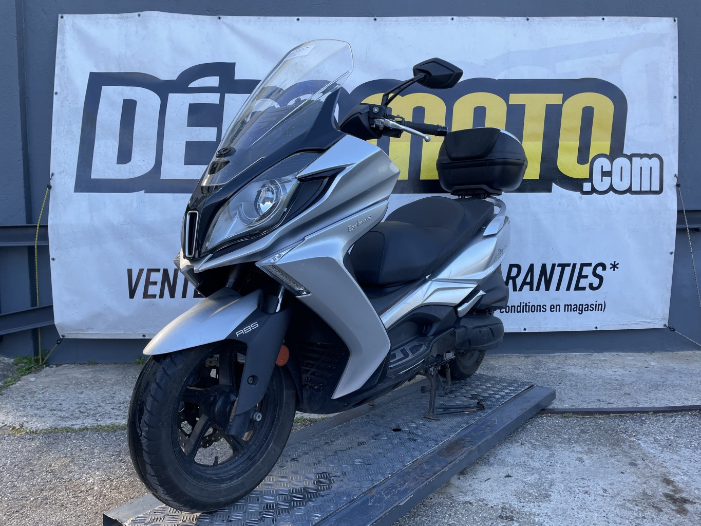moto accidentée KYMCO DOWNTOWN 125