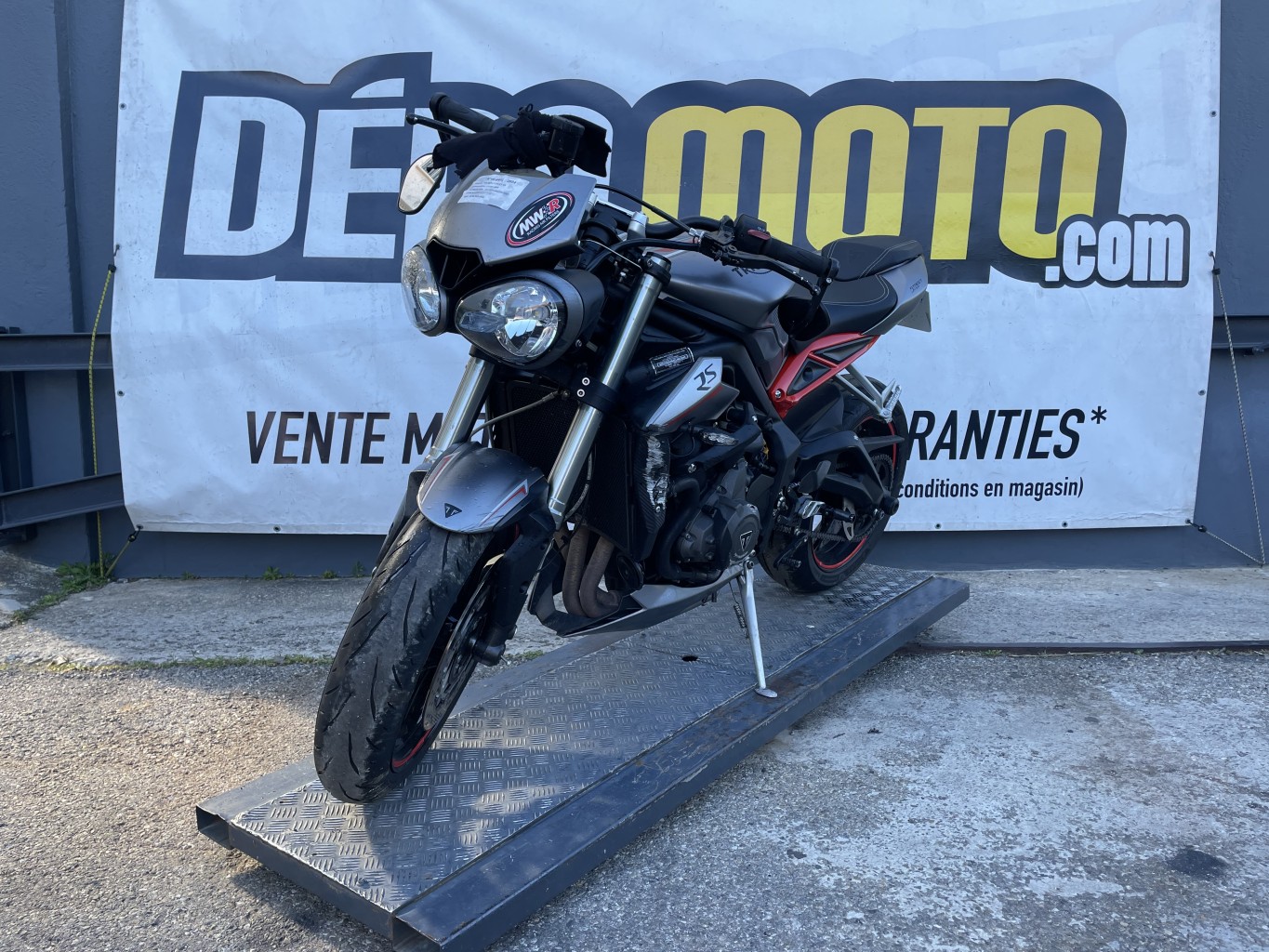 moto accidentée TRIUMPH STREET TRIPLE RS
