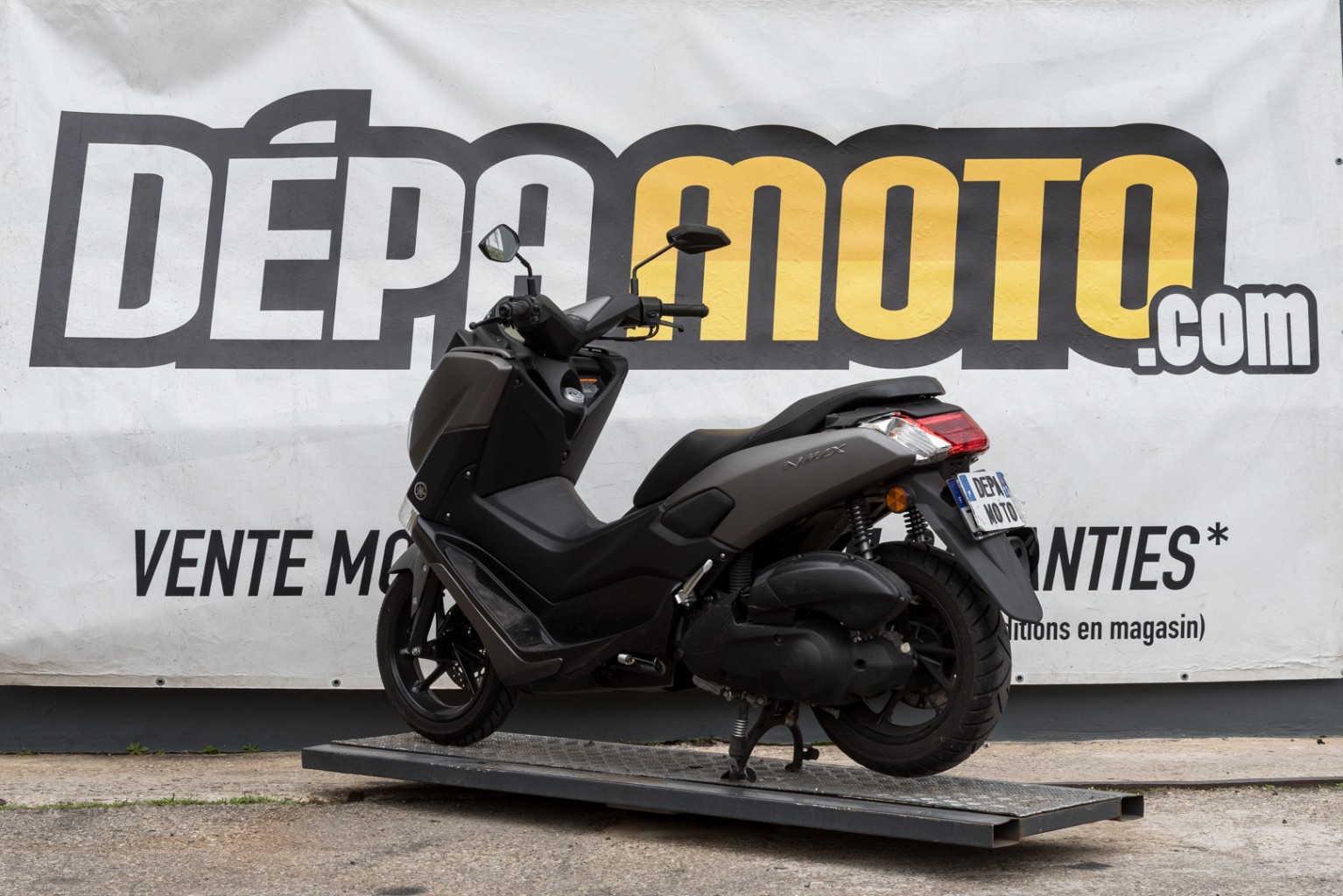 moto accidentée YAMAHA NMAX