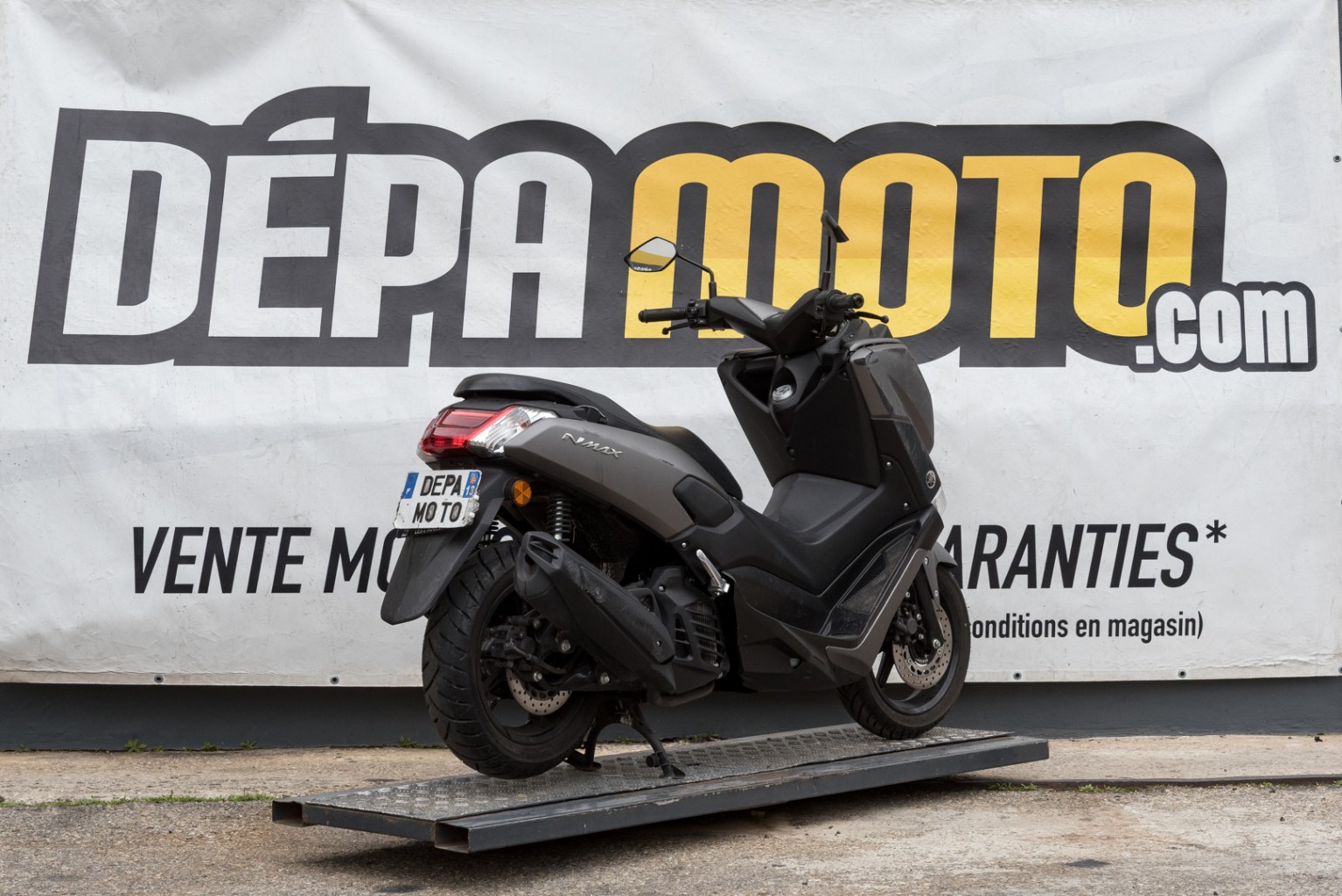 moto accidentée YAMAHA NMAX