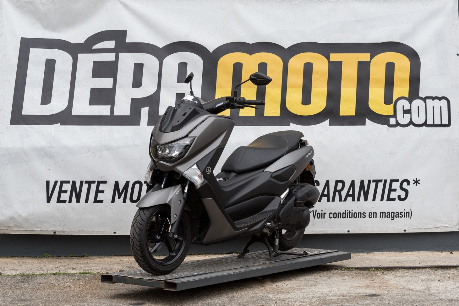 moto accidentée YAMAHA NMAX