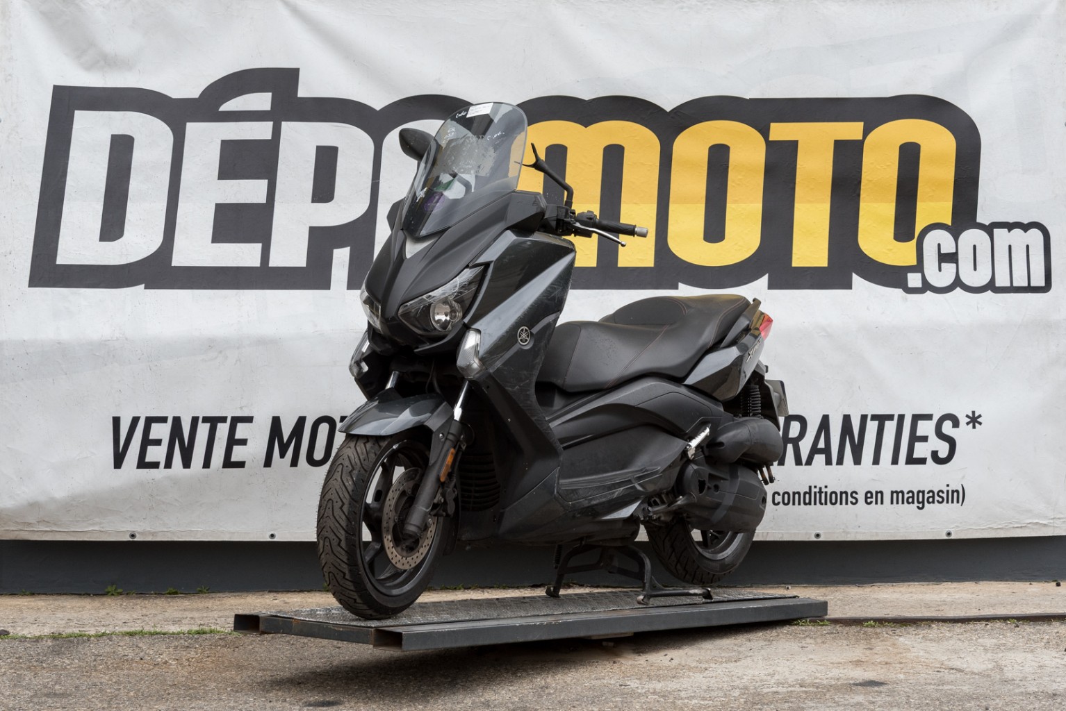 moto accidentée YAMAHA XMAX