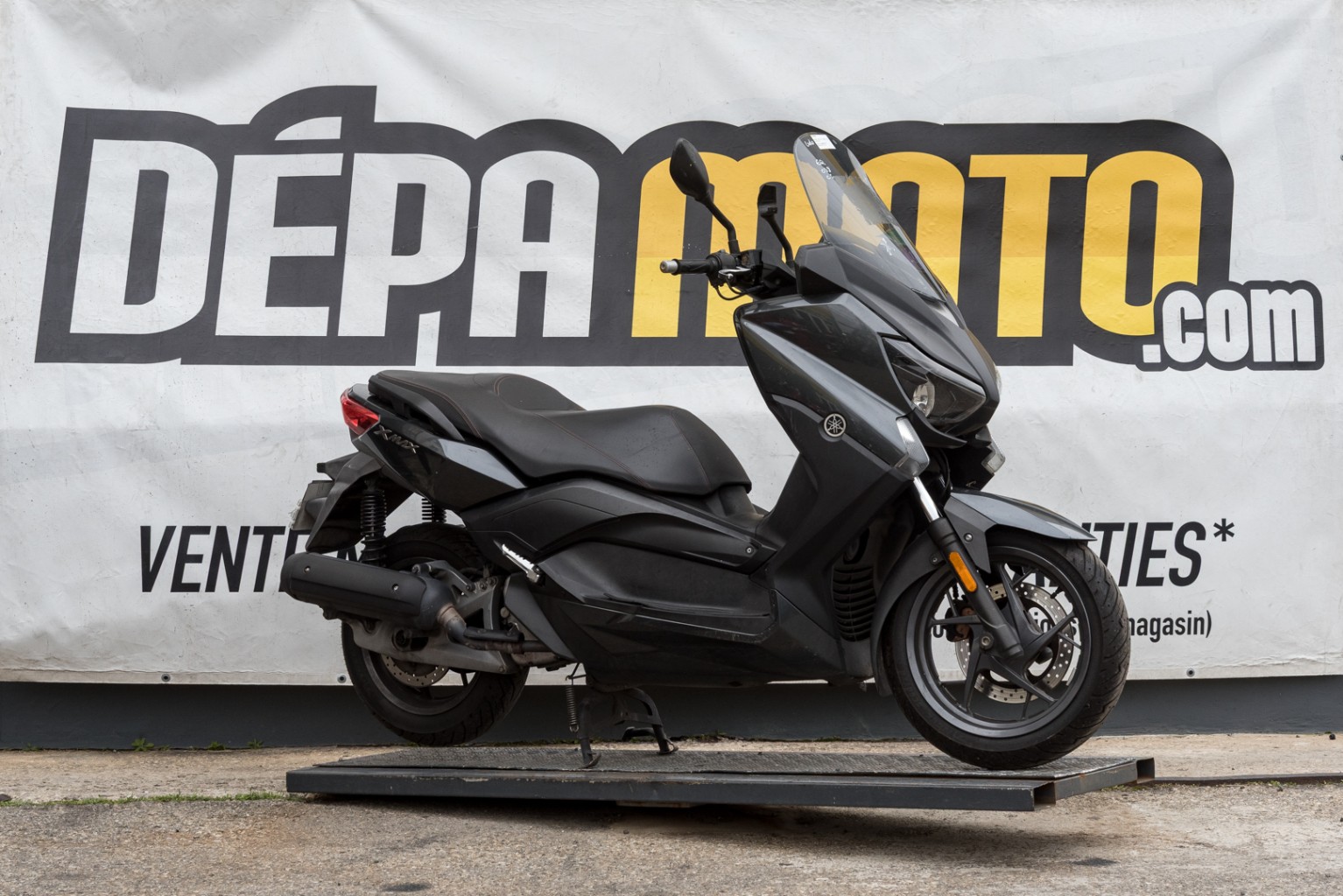 moto accidentée YAMAHA  XMAX