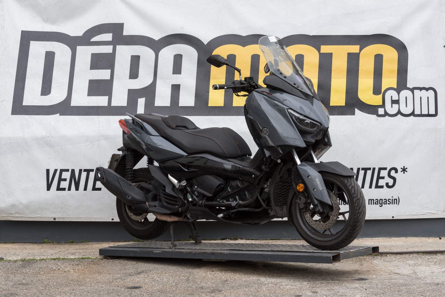 moto accidentée YAMAHA  XMAX 125