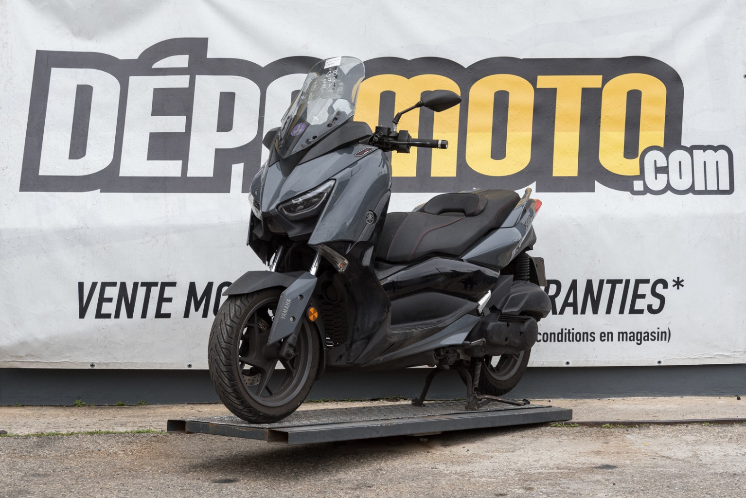 moto accidentée YAMAHA XMAX 125