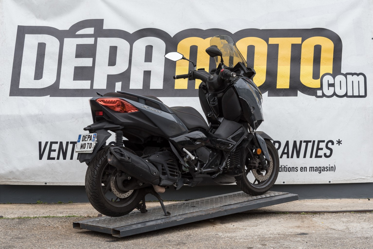 moto accidentée YAMAHA XMAX 125