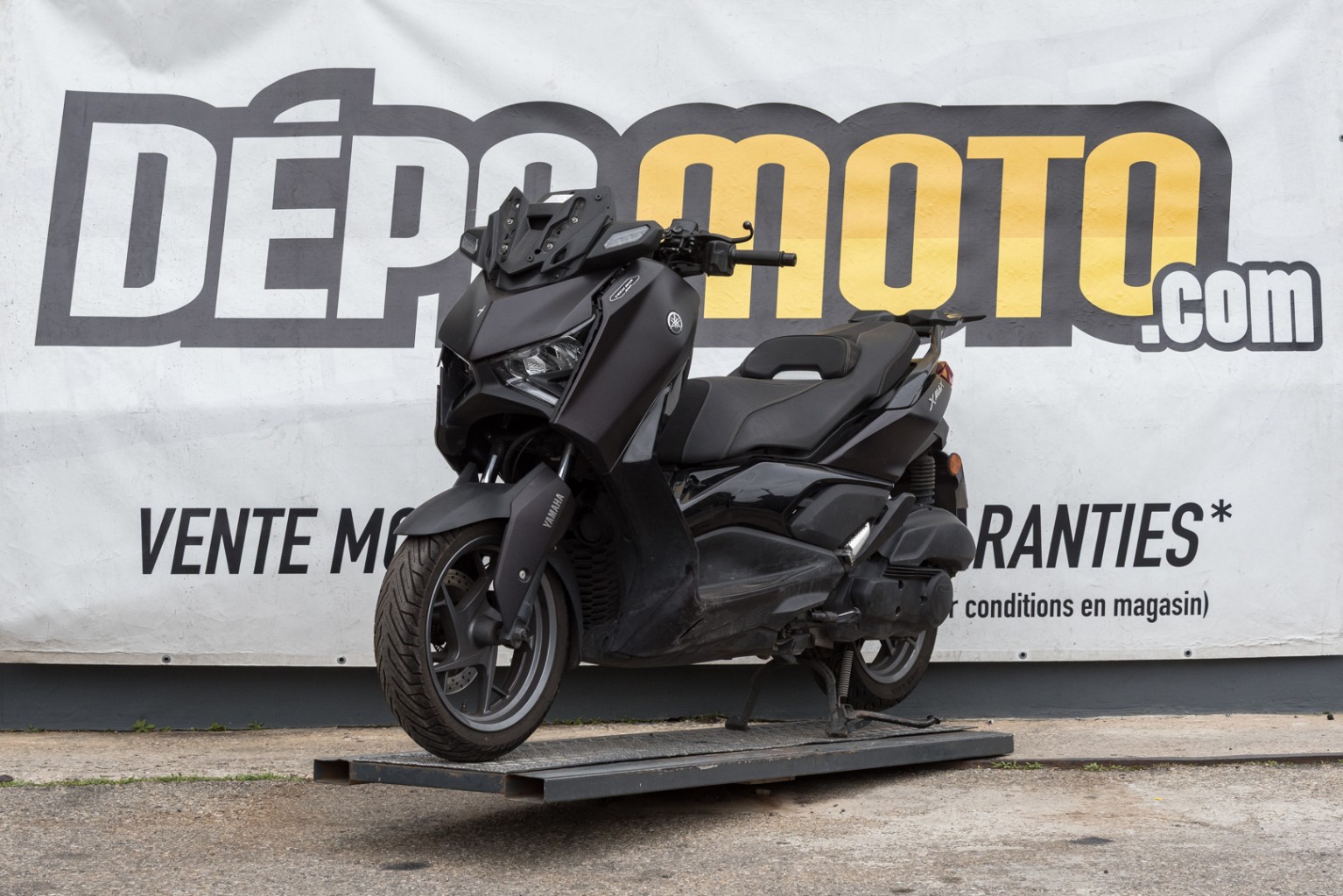 moto accidentée YAMAHA XMAX 125 TECH MAX