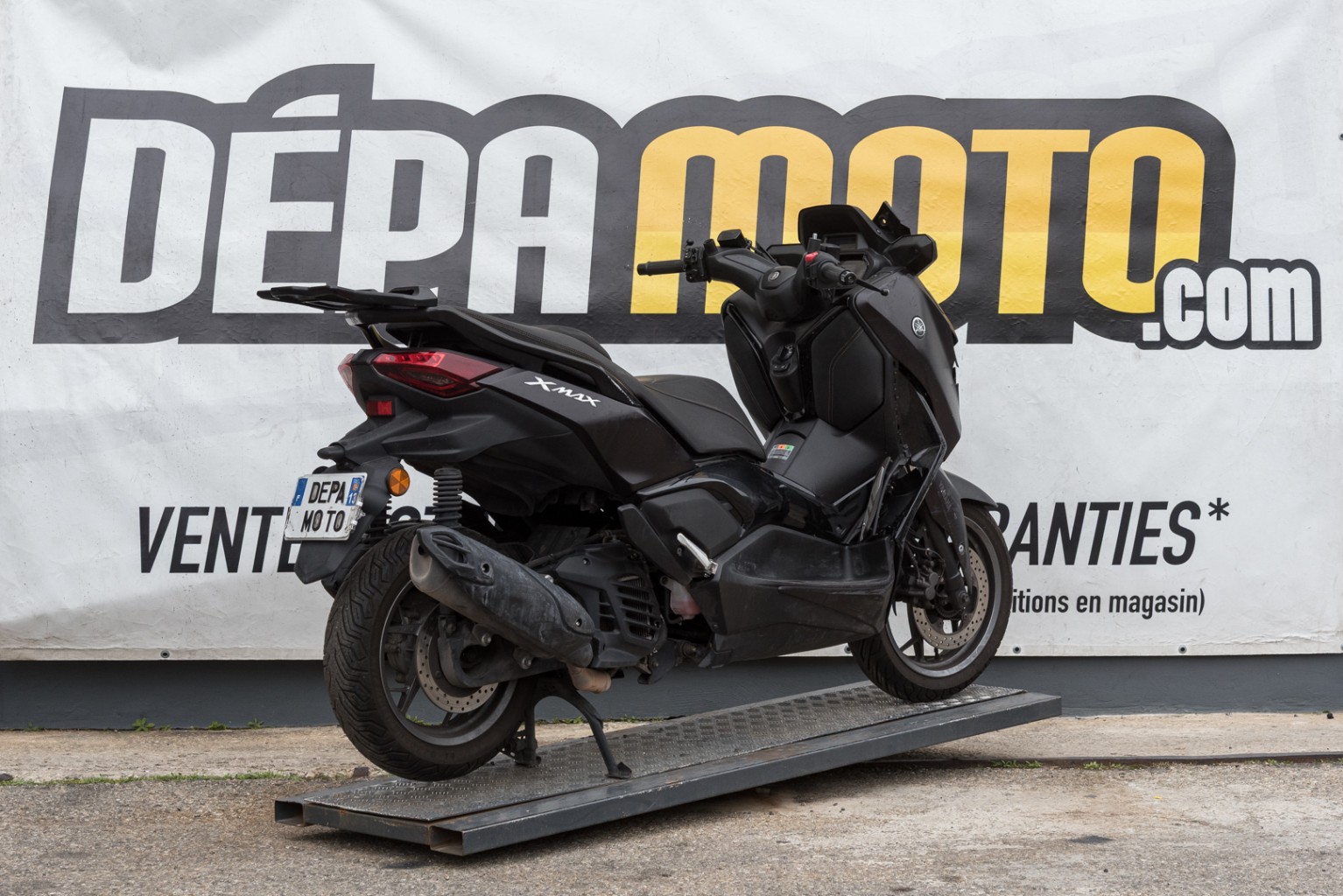 moto accidentée YAMAHA XMAX 125 TECH MAX