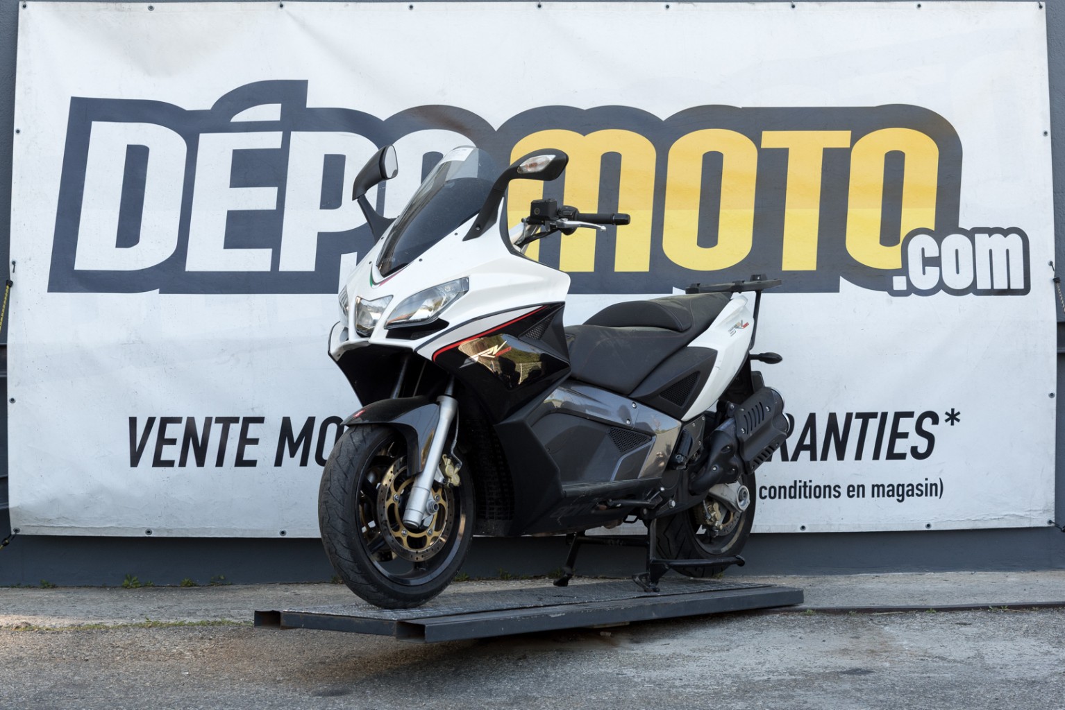 moto accidentée APRILIASRV 850