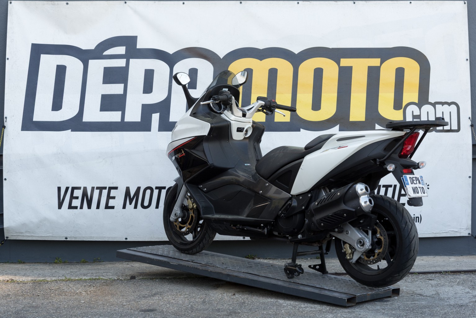 moto accidentée APRILIASRV 850